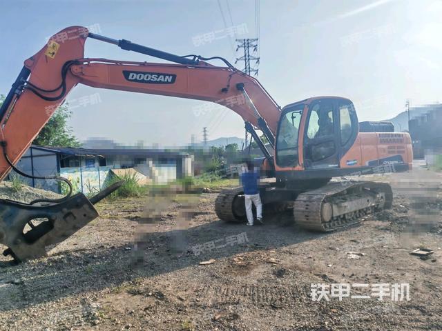 斗山DX215-9C挖掘机