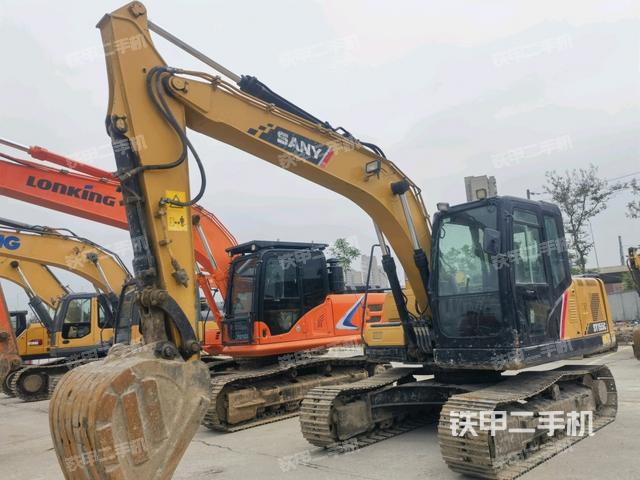 三一重工SY135C挖掘机