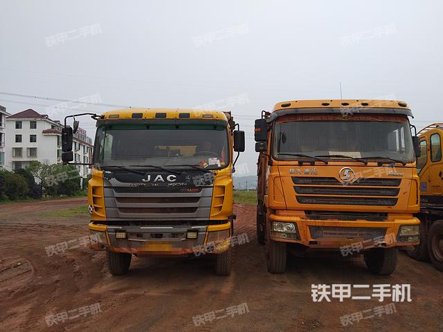 陕汽重卡8×2工程自卸车
