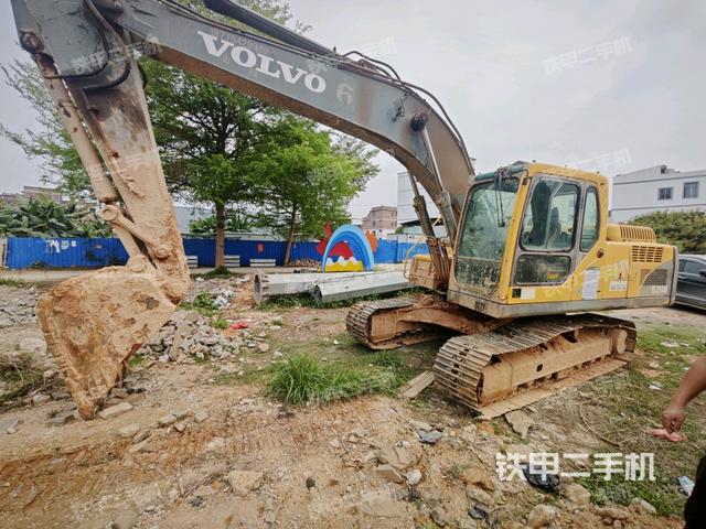 沃尔沃EC200B挖掘机