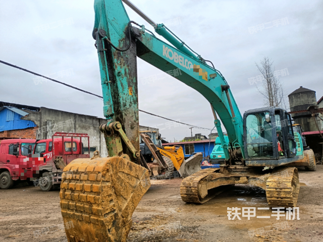 神钢SK260LC-10挖掘机