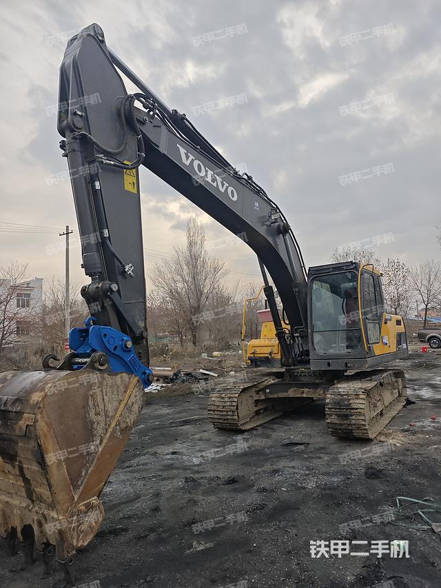 沃尔沃EC200DAG挖掘机